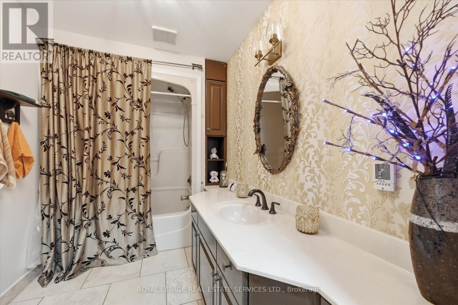 666 Cedar Avenue, Burlington, Ontario  L7T 2R5 - Photo 30 - W12460993