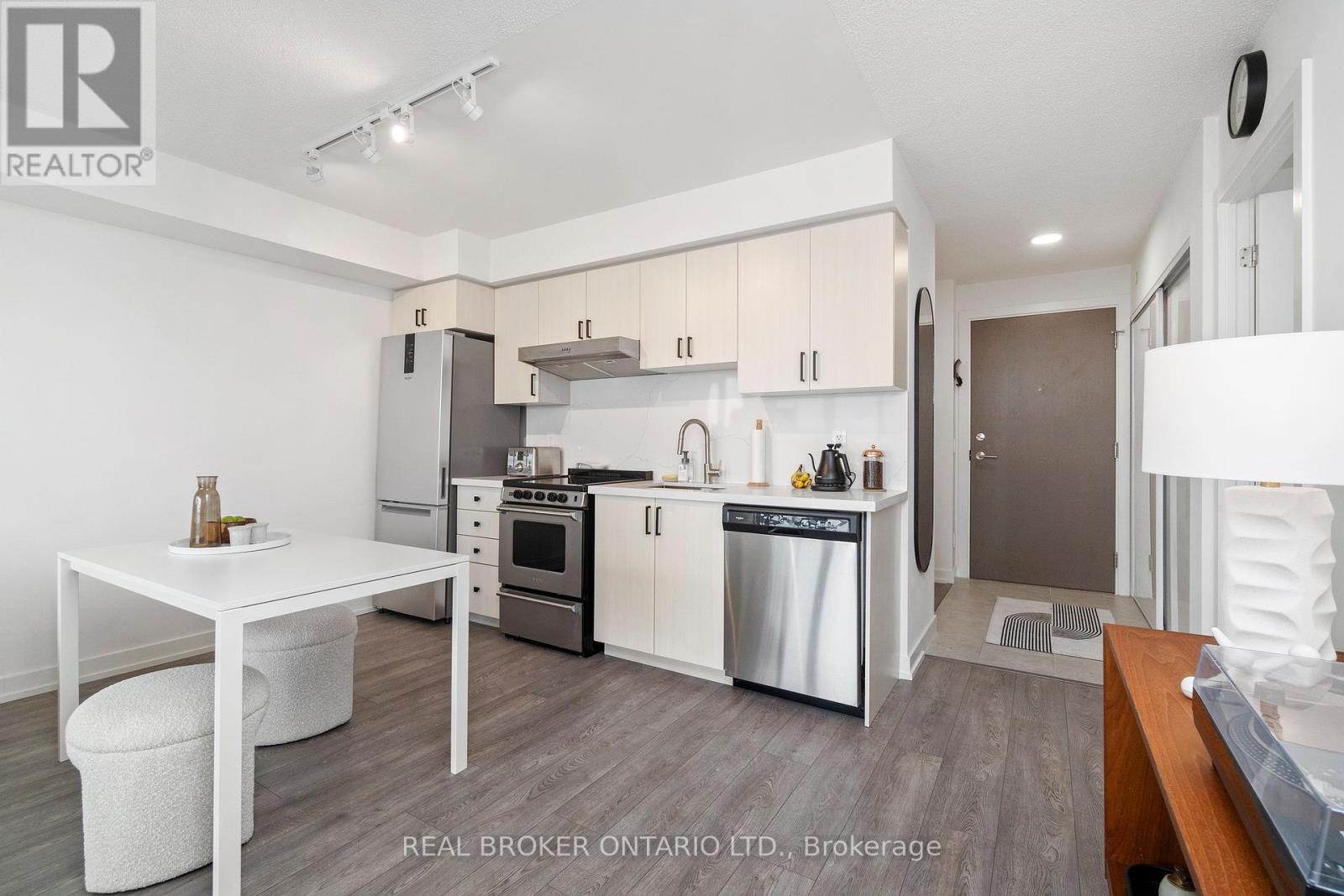 10 Wilby Crescent, Toronto, Ontario  M9N 1E5 - Photo 11 - W12460996