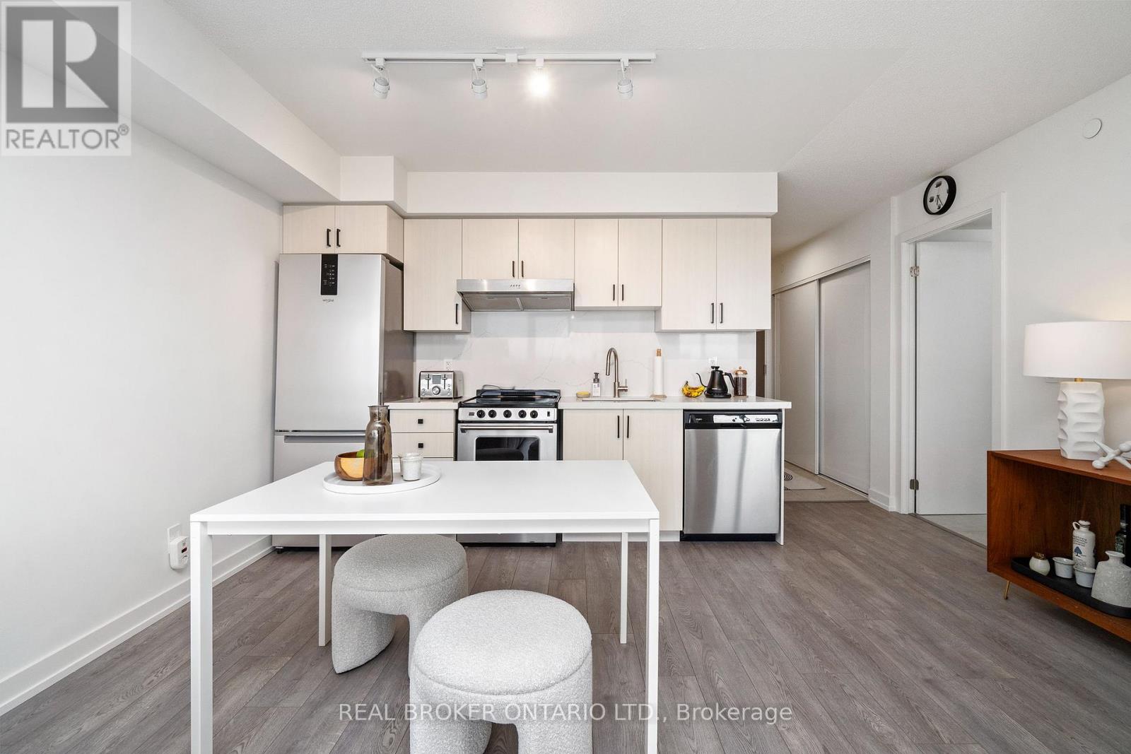 10 Wilby Crescent, Toronto, Ontario  M9N 1E5 - Photo 12 - W12460996