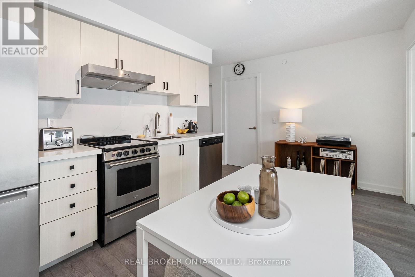 10 Wilby Crescent, Toronto, Ontario  M9N 1E5 - Photo 15 - W12460996