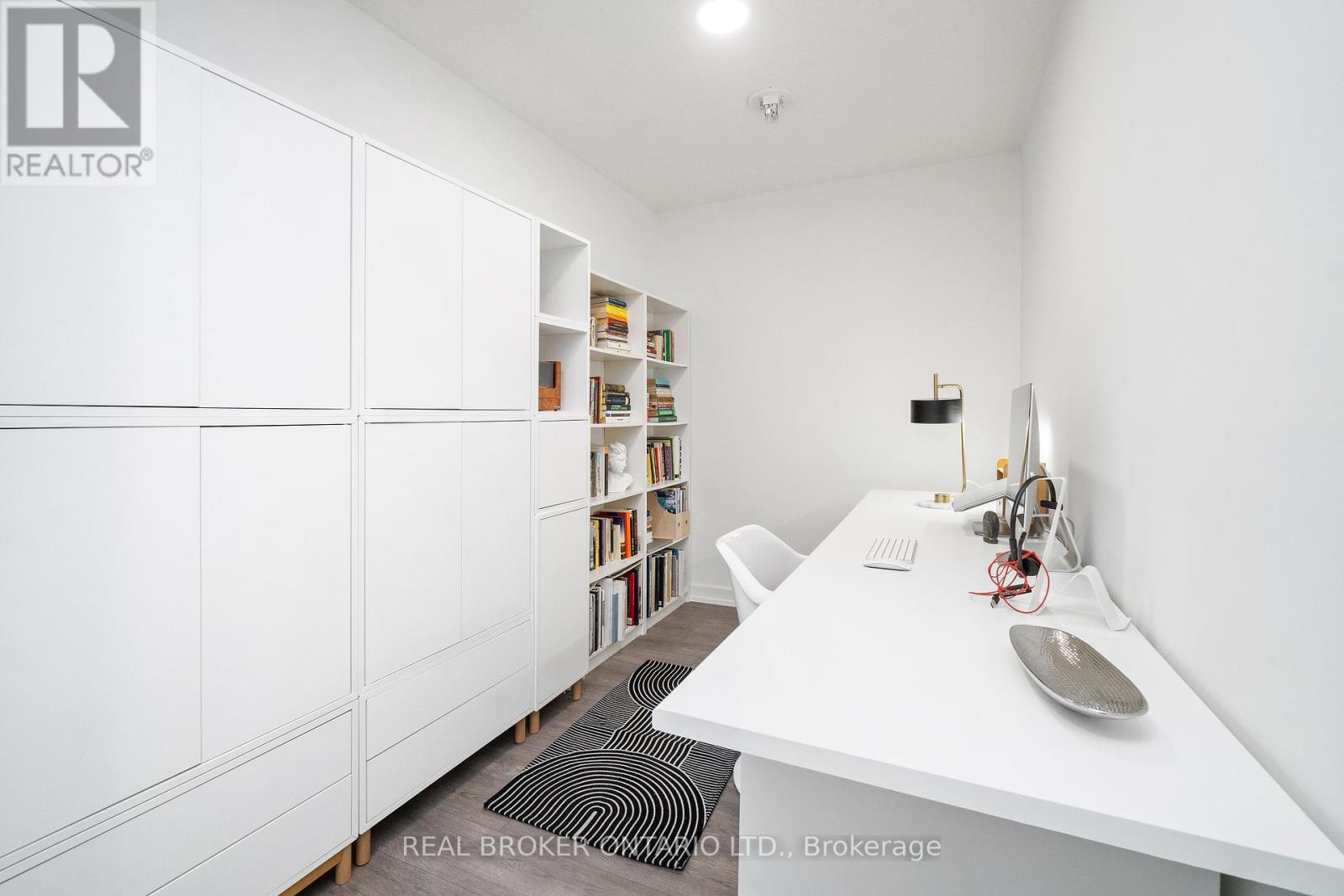 10 Wilby Crescent, Toronto, Ontario  M9N 1E5 - Photo 7 - W12460996