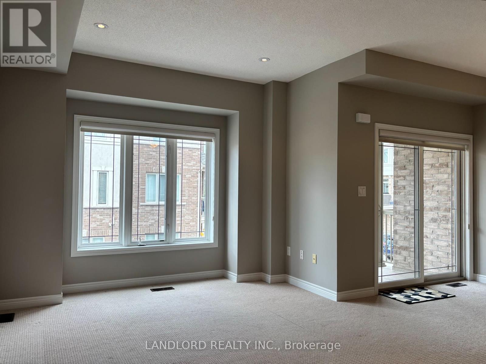 653 Pisa Common, Burlington, Ontario  L7L 0G7 - Photo 4 - W12461000