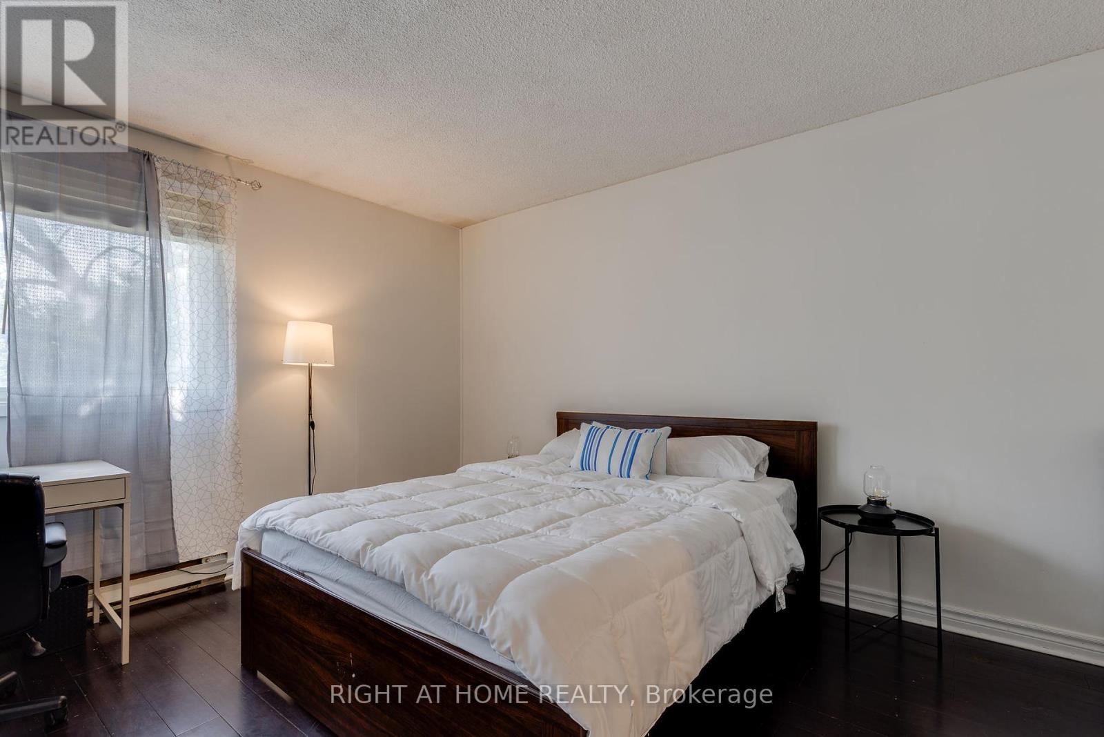 30 - 6540 Falconer Drive, Mississauga, Ontario  L5N 1M1 - Photo 14 - W12461010