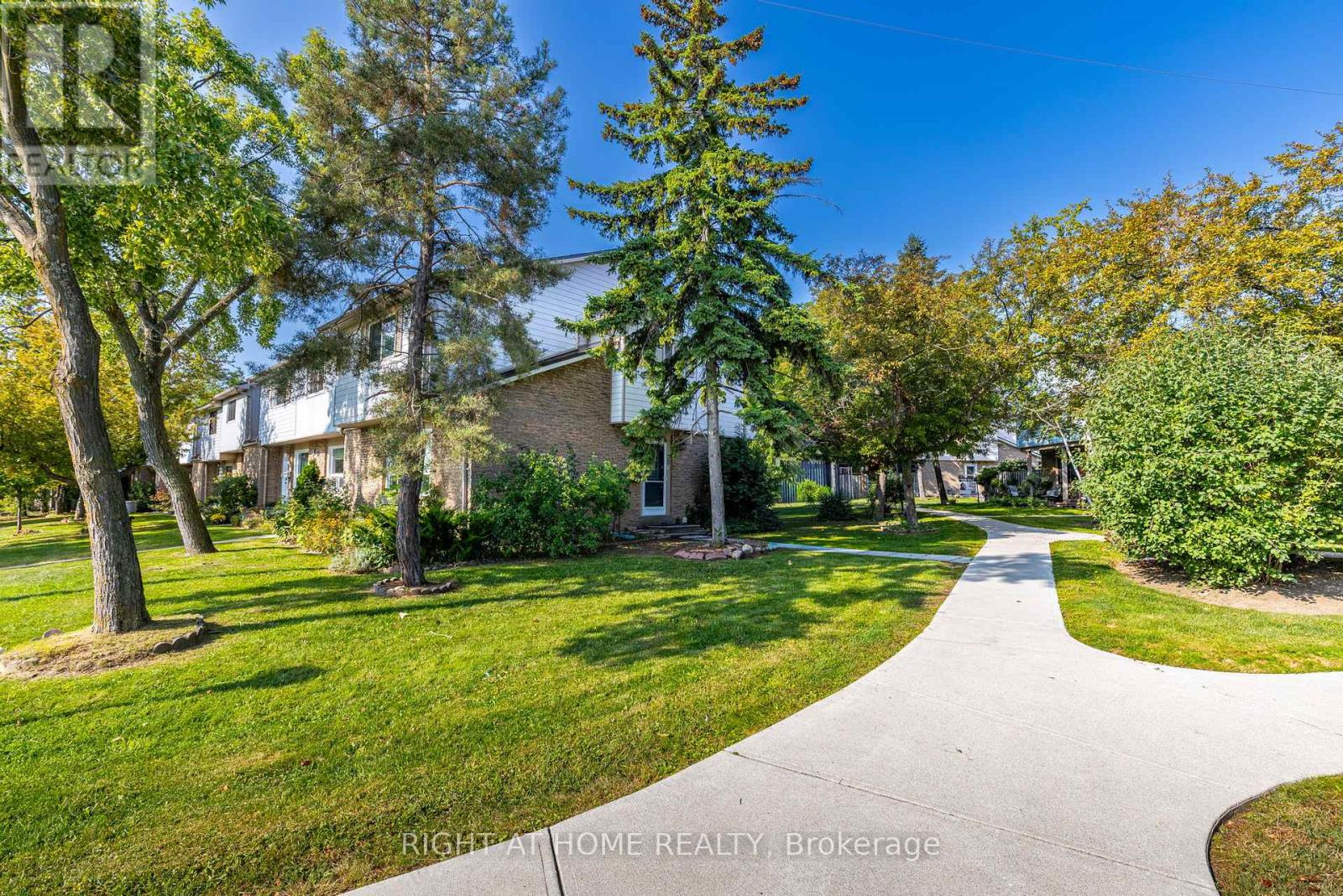 30 - 6540 Falconer Drive, Mississauga, Ontario  L5N 1M1 - Photo 2 - W12461010