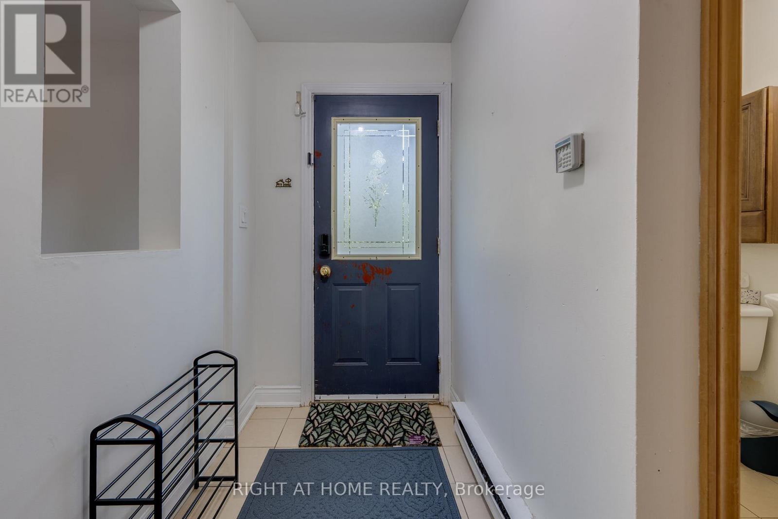 30 - 6540 Falconer Drive, Mississauga, Ontario  L5N 1M1 - Photo 4 - W12461010