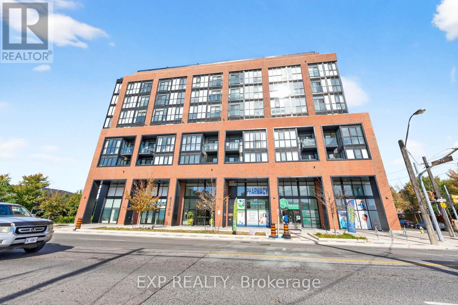 813 - 2300 ST CLAIR AVENUE W, Toronto, Ontario