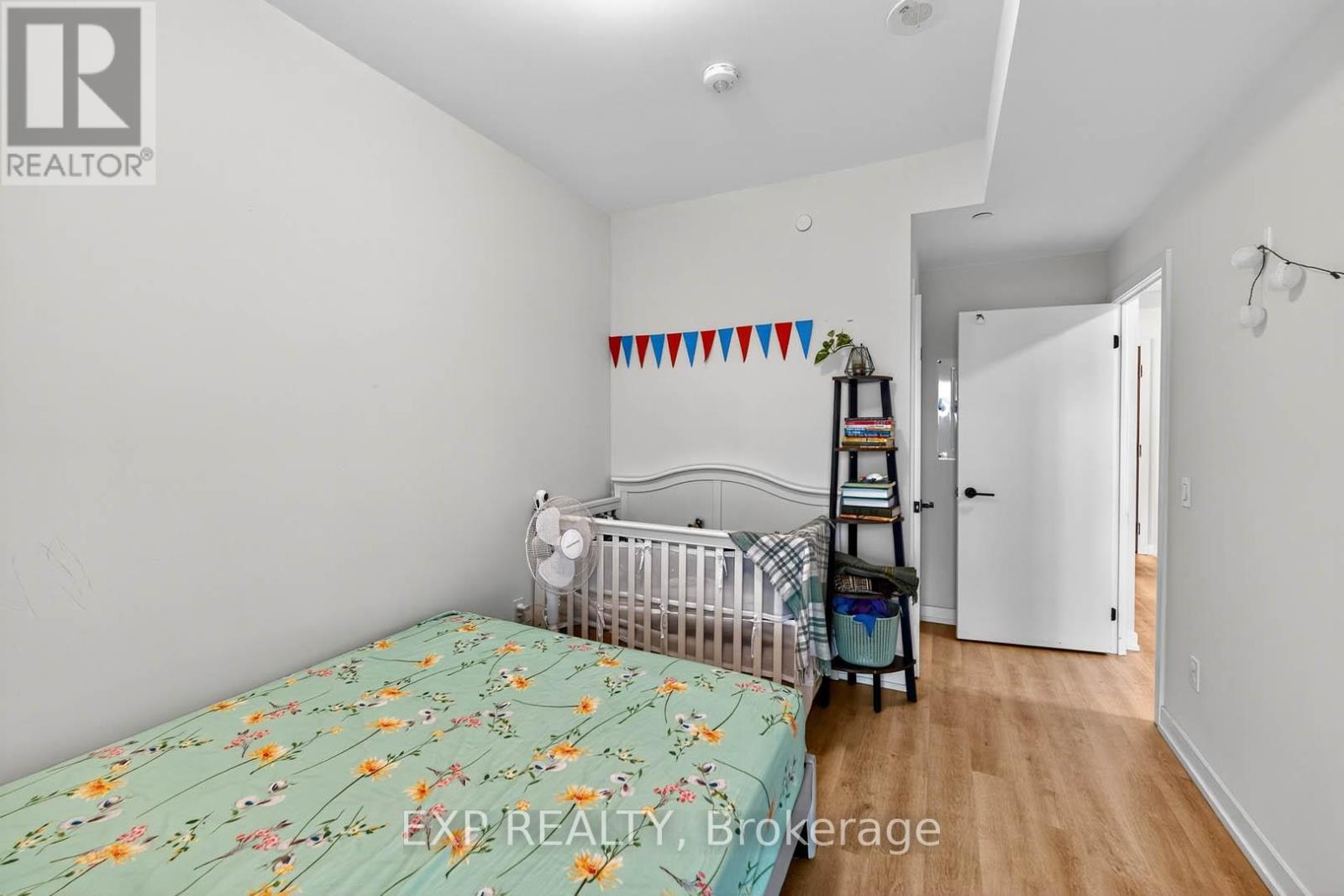813 - 2300 St Clair Avenue W, Toronto, Ontario  M6N 1K8 - Photo 18 - W12461014