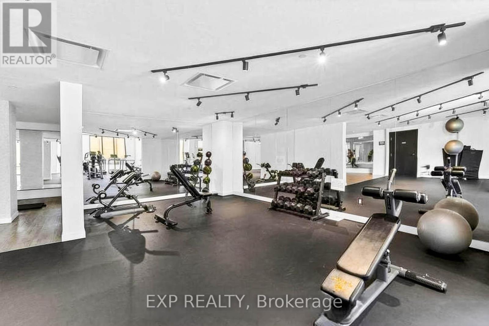 813 - 2300 St Clair Avenue W, Toronto, Ontario  M6N 1K8 - Photo 24 - W12461014