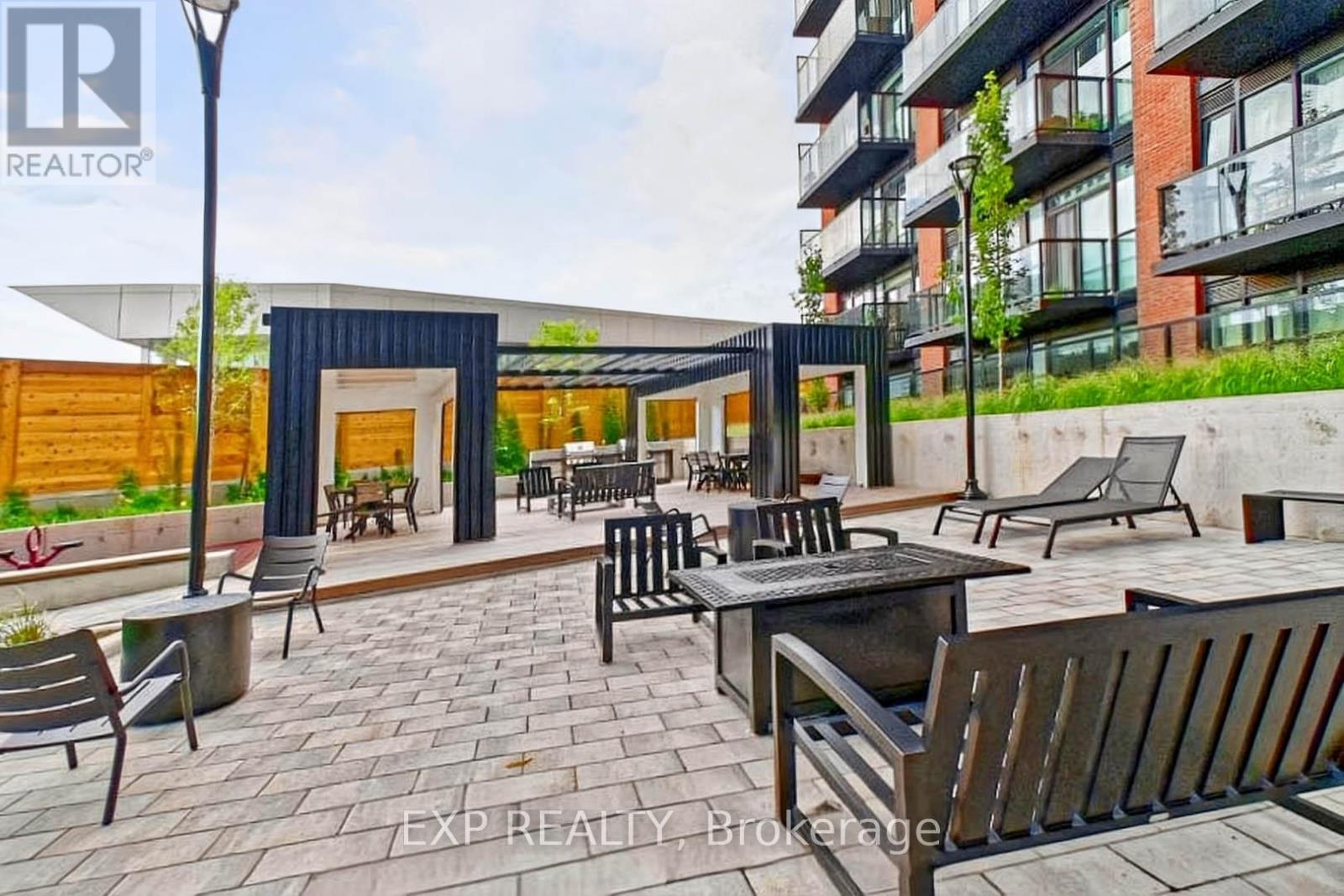 813 - 2300 St Clair Avenue W, Toronto, Ontario  M6N 1K8 - Photo 27 - W12461014
