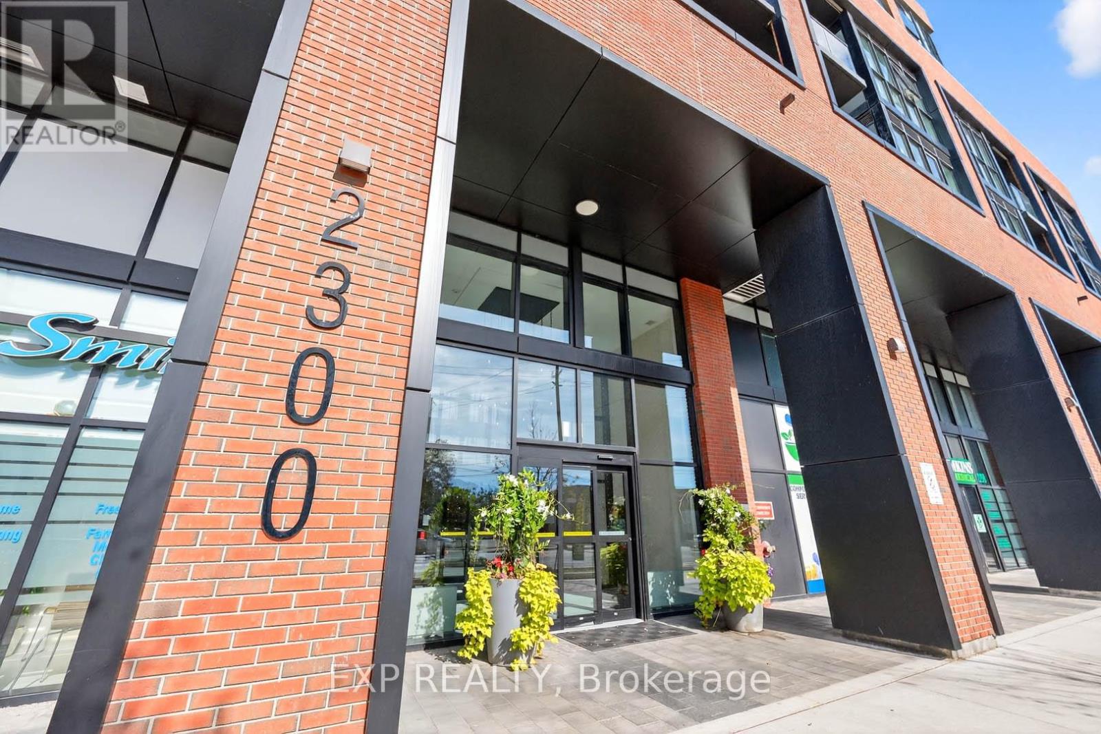 813 - 2300 St Clair Avenue W, Toronto, Ontario  M6N 1K8 - Photo 30 - W12461014