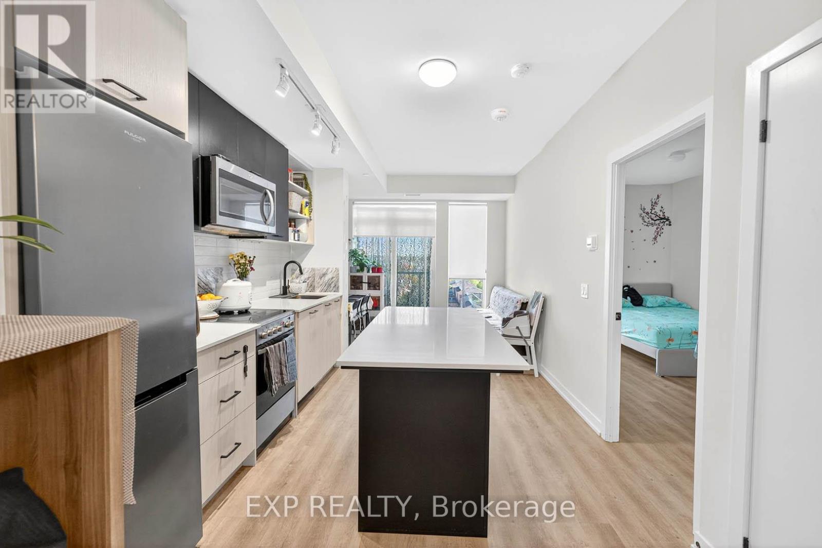 813 - 2300 St Clair Avenue W, Toronto, Ontario  M6N 1K8 - Photo 9 - W12461014