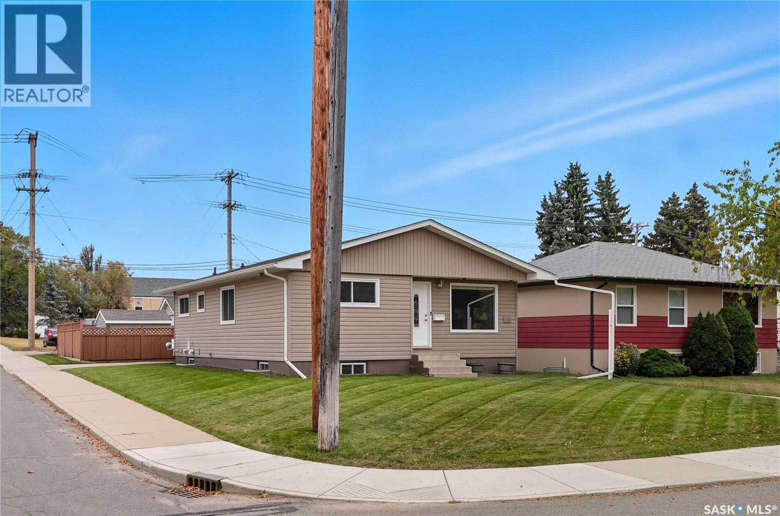 1042 J Avenue N, Saskatoon, Saskatchewan  S7L 2L4 - Photo 2 - SK020793