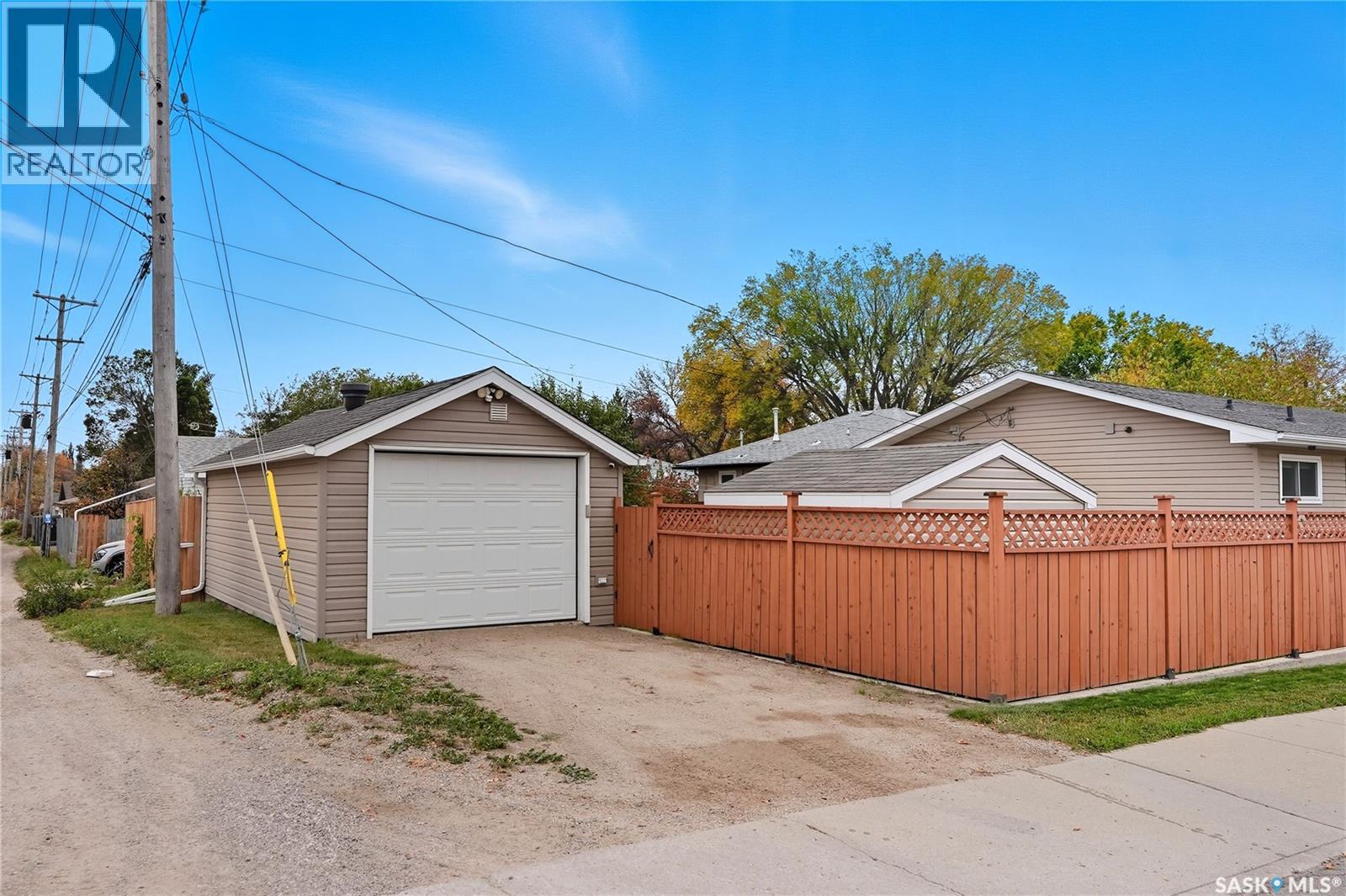 1042 J Avenue N, Saskatoon, Saskatchewan  S7L 2L4 - Photo 3 - SK020793