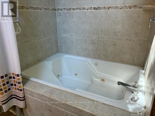 15588 Highway 35, Algonquin Highlands, Ontario  K0M 2K0 - Photo 14 - X12460877