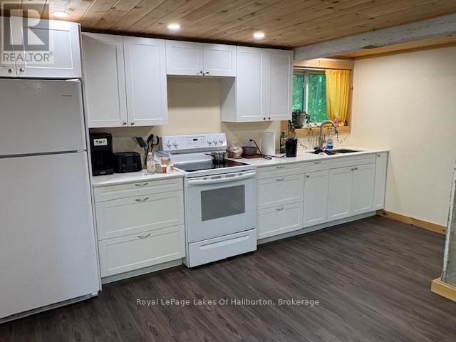 15588 Highway 35, Algonquin Highlands, Ontario  K0M 2K0 - Photo 21 - X12460877