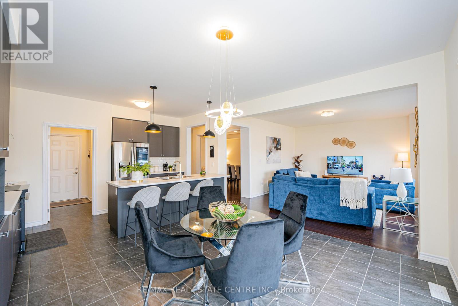 22 Oaktree Drive, Haldimand, Ontario  N3W 0E6 - Photo 14 - X12460982