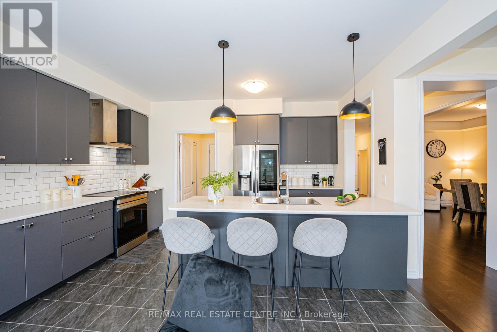 22 Oaktree Drive, Haldimand, Ontario  N3W 0E6 - Photo 15 - X12460982