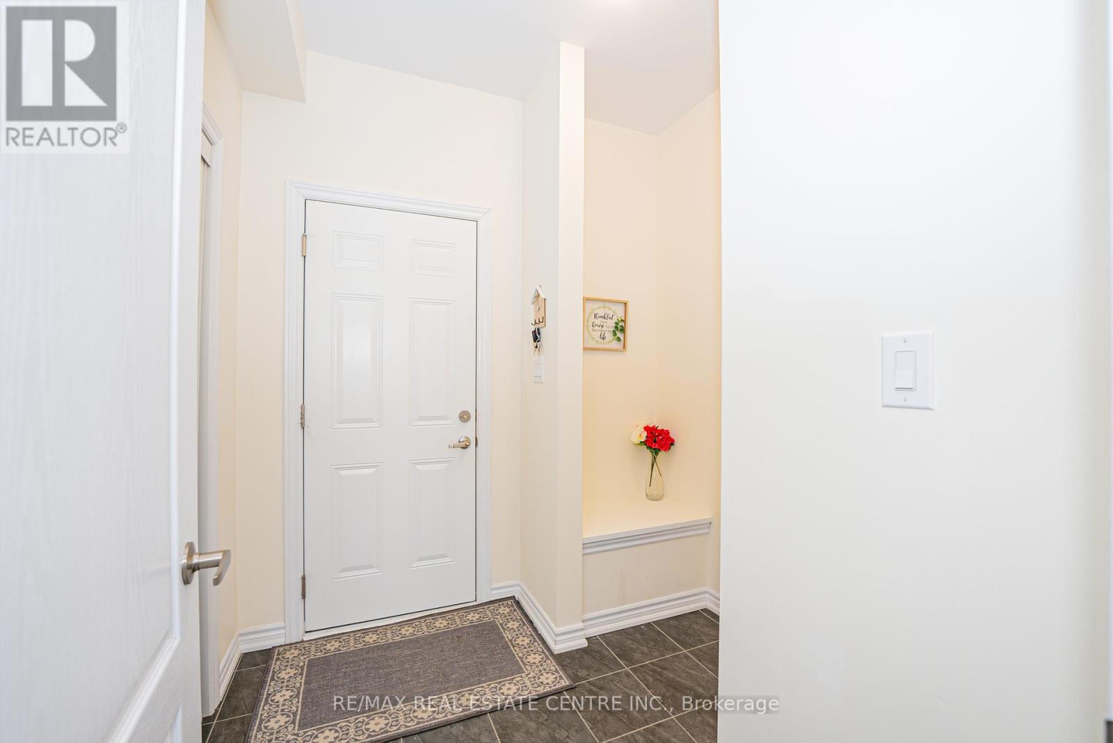 22 Oaktree Drive, Haldimand, Ontario  N3W 0E6 - Photo 18 - X12460982