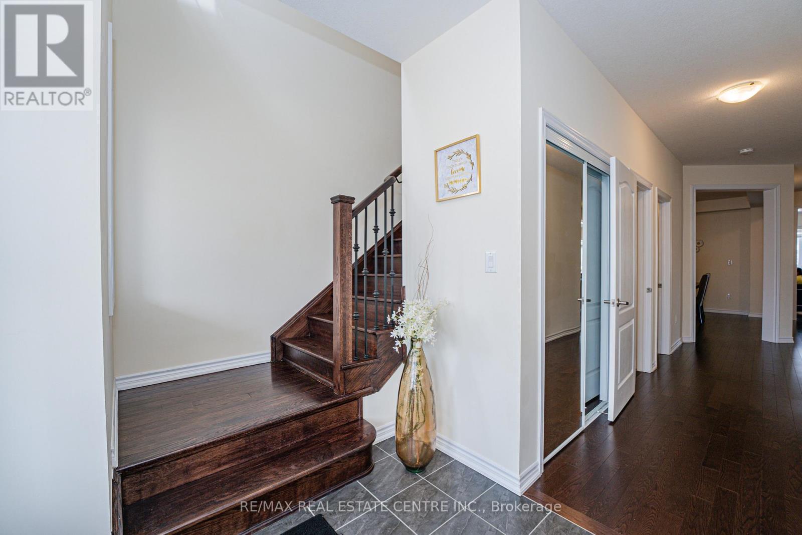 22 Oaktree Drive, Haldimand, Ontario  N3W 0E6 - Photo 21 - X12460982