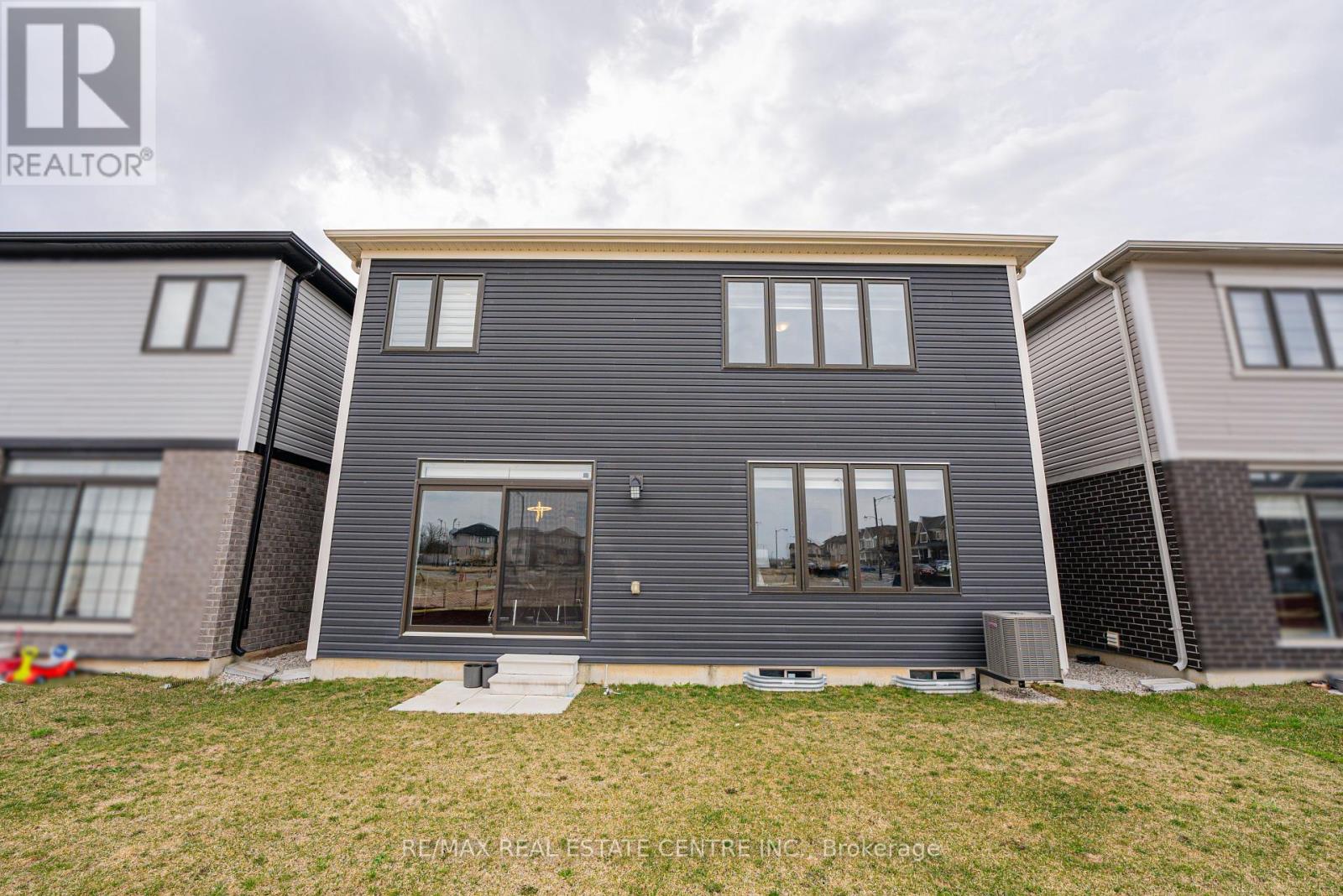 22 Oaktree Drive, Haldimand, Ontario  N3W 0E6 - Photo 47 - X12460982