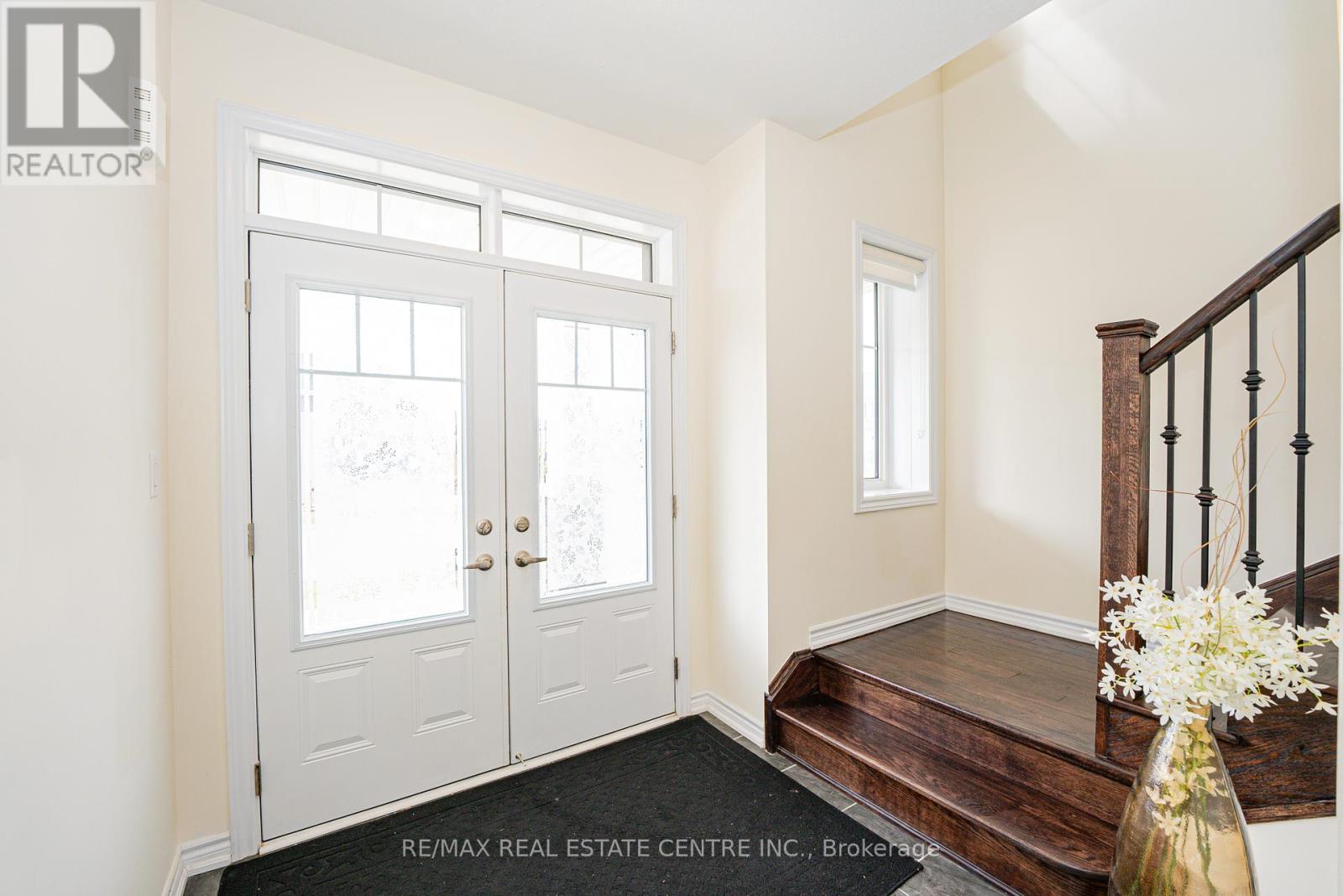 22 Oaktree Drive, Haldimand, Ontario  N3W 0E6 - Photo 5 - X12460982