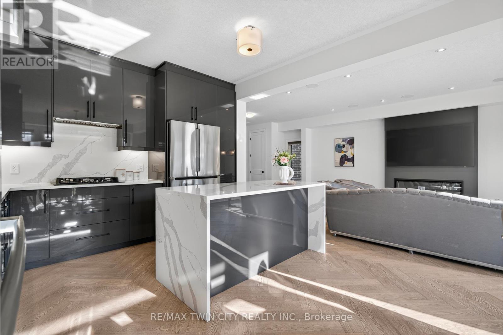 296 Raspberry Place, Waterloo, Ontario  N2V 0H3 - Photo 17 - X12461037