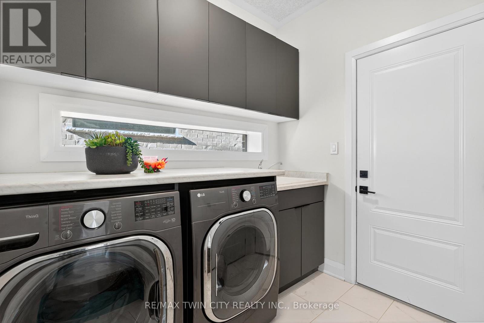 296 Raspberry Place, Waterloo, Ontario  N2V 0H3 - Photo 21 - X12461037