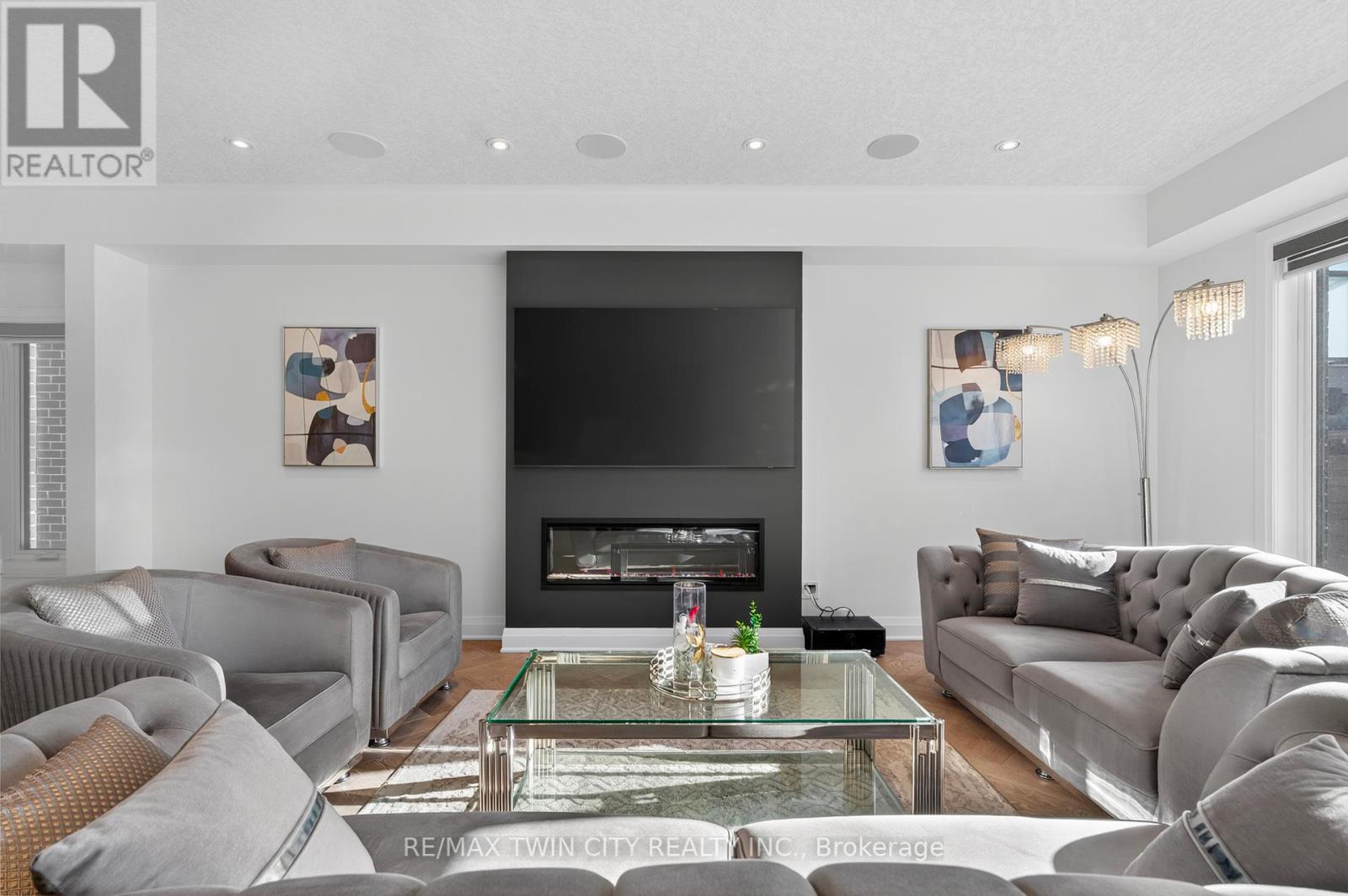 296 Raspberry Place, Waterloo, Ontario  N2V 0H3 - Photo 4 - X12461037