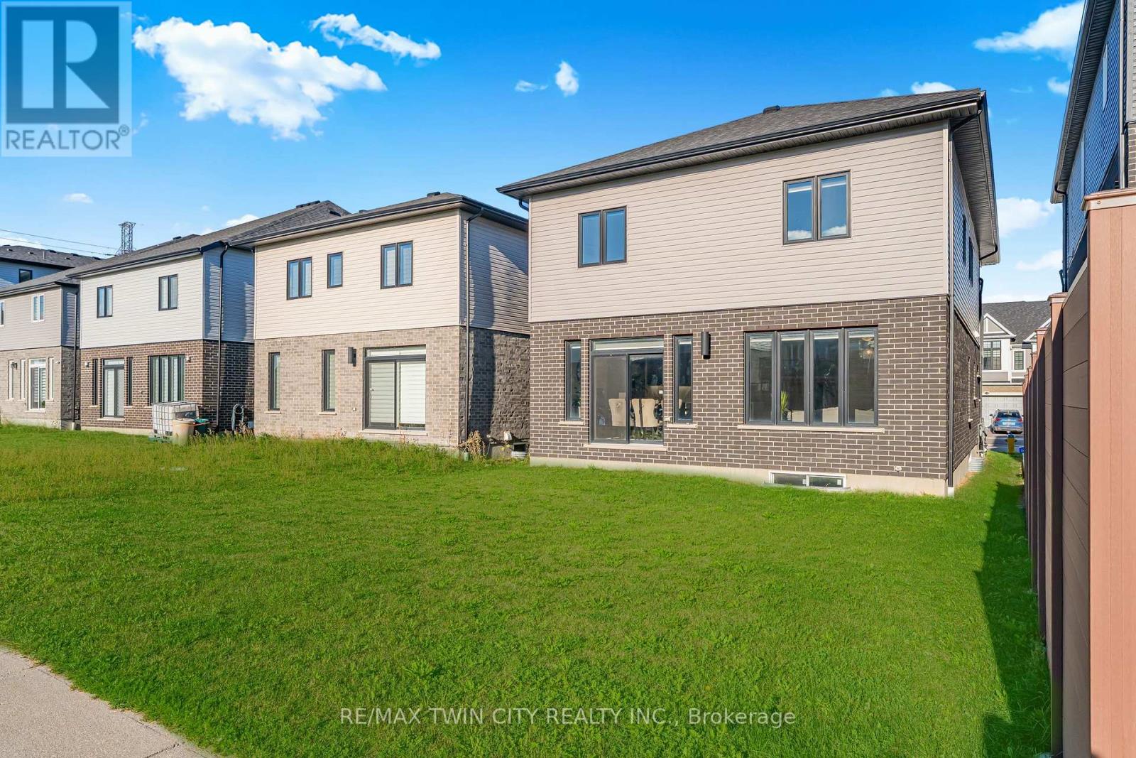 296 Raspberry Place, Waterloo, Ontario  N2V 0H3 - Photo 41 - X12461037