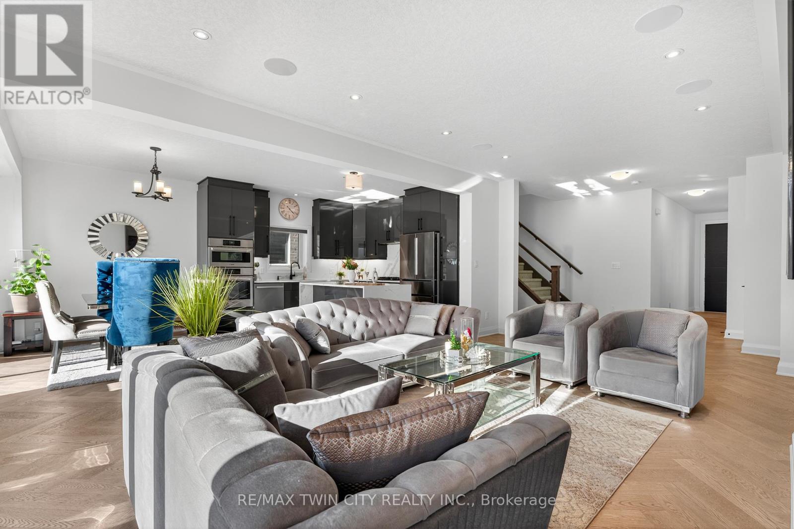 296 Raspberry Place, Waterloo, Ontario  N2V 0H3 - Photo 6 - X12461037
