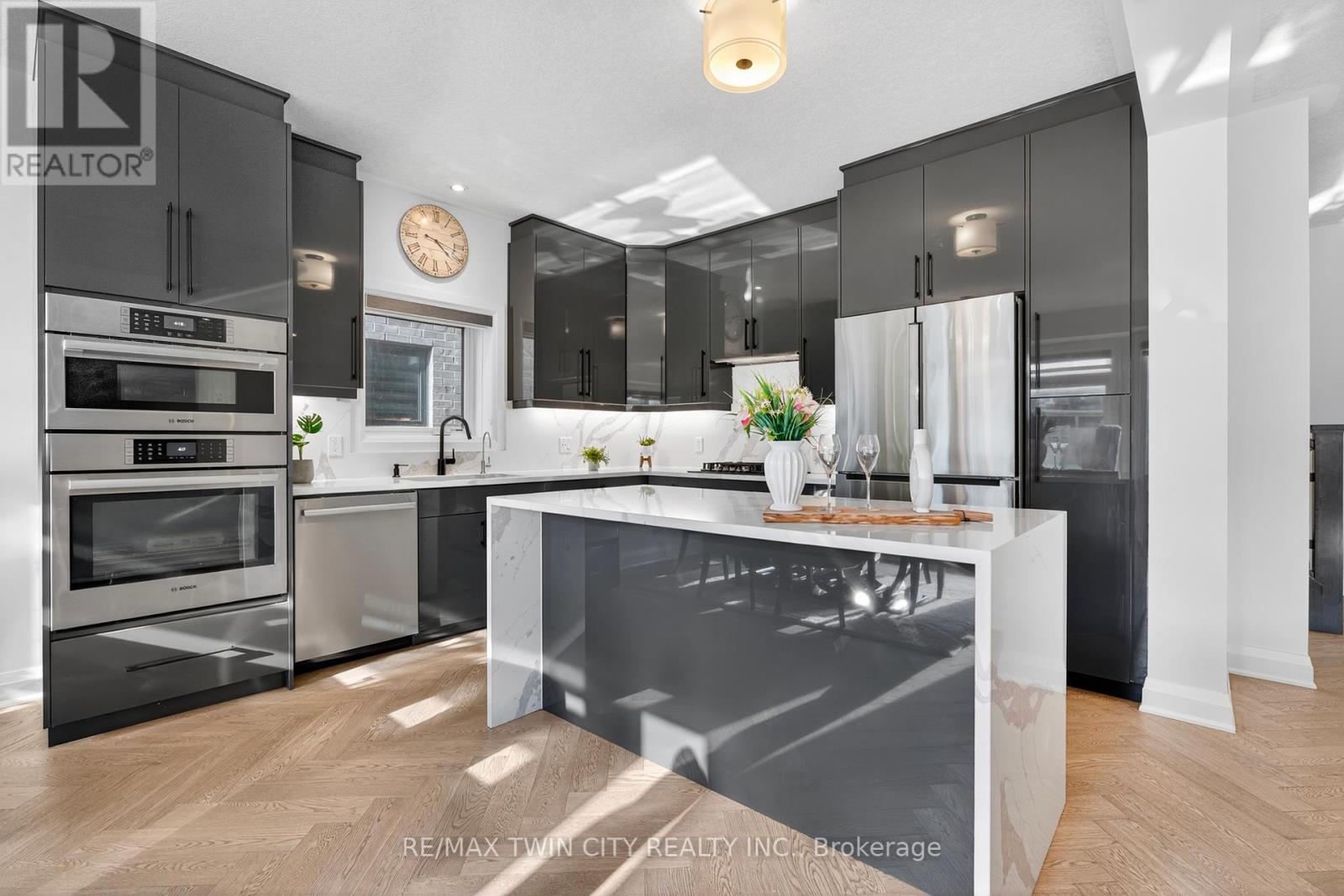 296 Raspberry Place, Waterloo, Ontario  N2V 0H3 - Photo 8 - X12461037