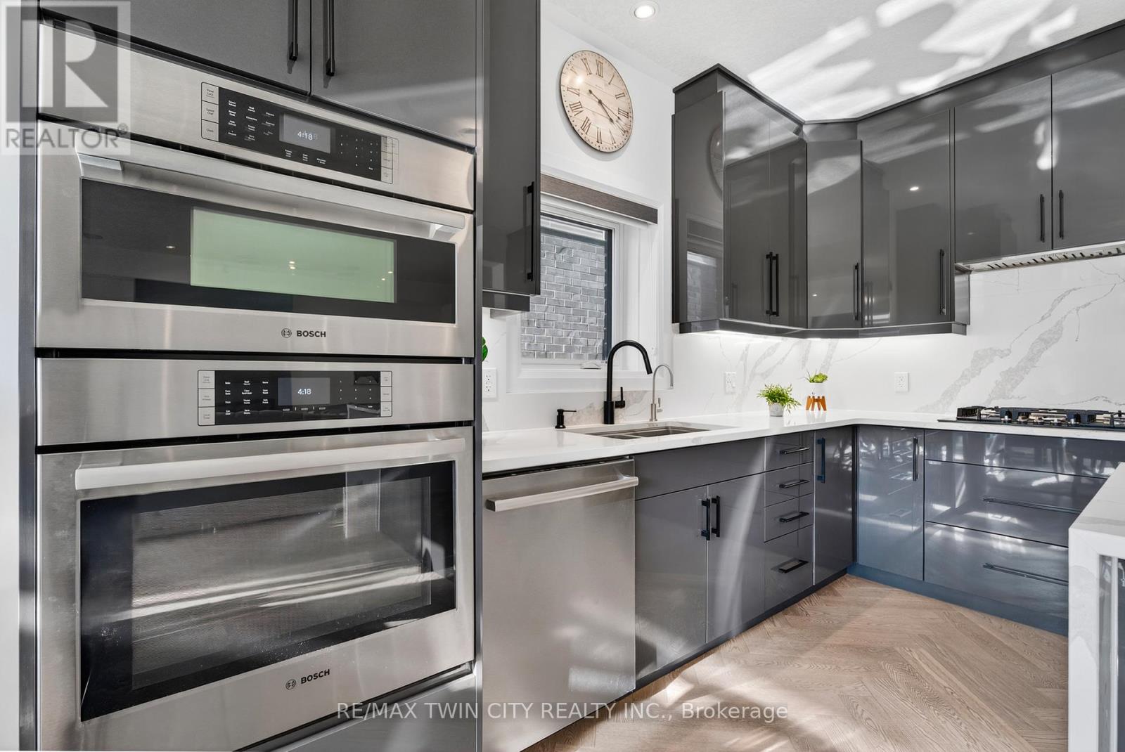296 Raspberry Place, Waterloo, Ontario  N2V 0H3 - Photo 9 - X12461037