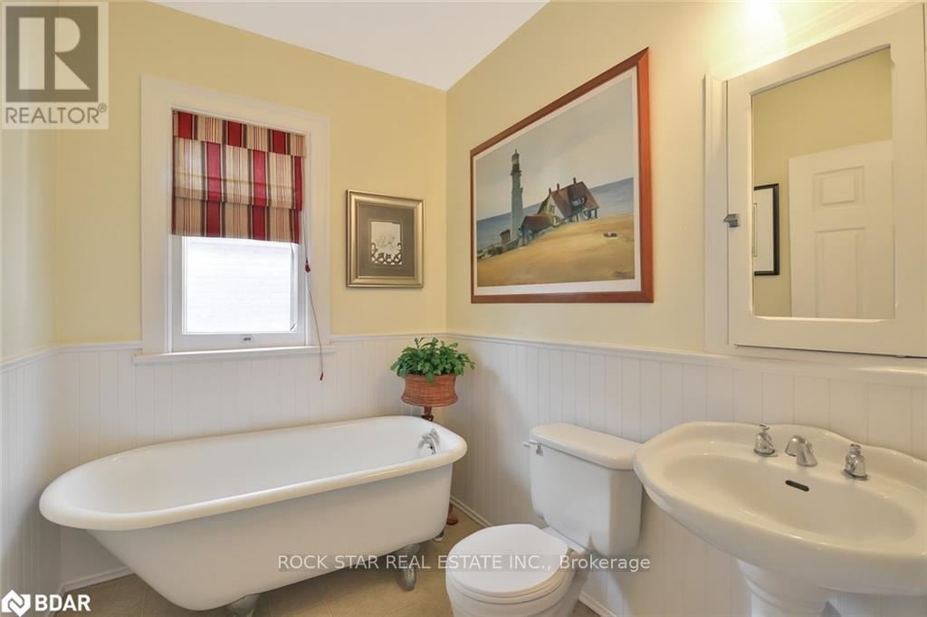 Main - 319 Queen Street S, Hamilton, Ontario  L8P 3T6 - Photo 7 - X12461048