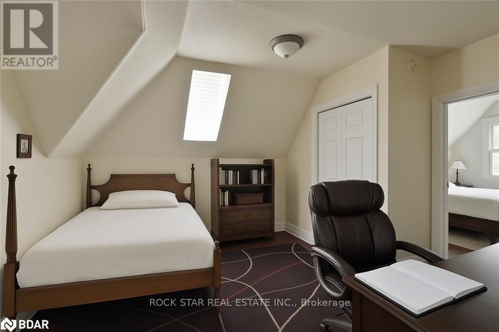 Main - 319 Queen Street S, Hamilton, Ontario  L8P 3T6 - Photo 8 - X12461048