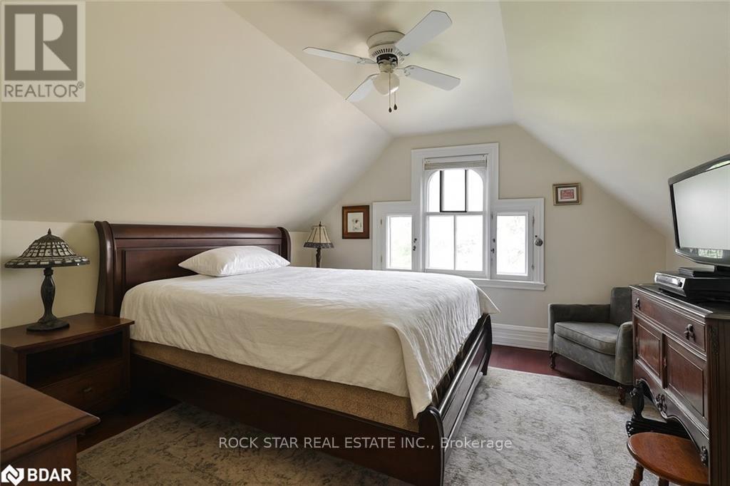 Main - 319 Queen Street S, Hamilton, Ontario  L8P 3T6 - Photo 9 - X12461048