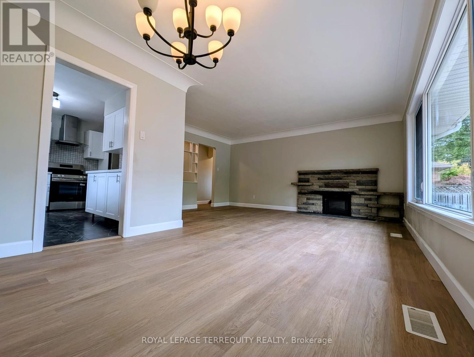 5 Bertram Drive, Hamilton, Ontario  L9H 4T1 - Photo 3 - X12460390