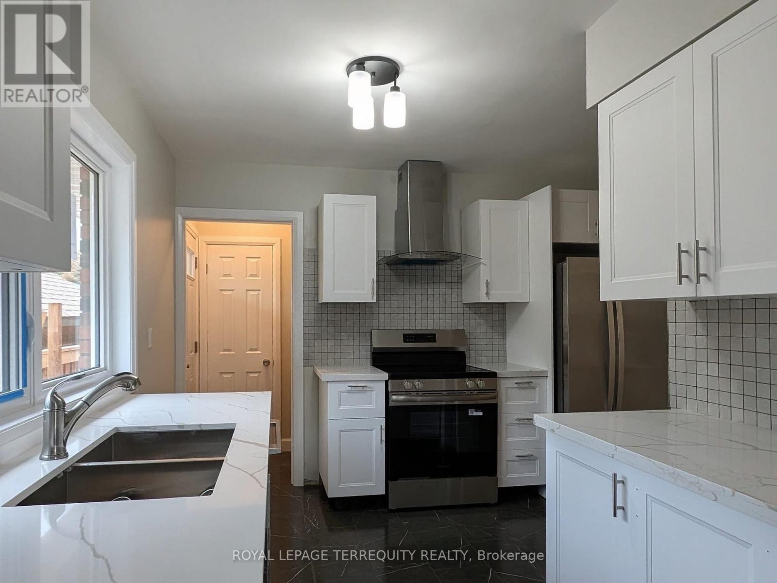 5 Bertram Drive, Hamilton, Ontario  L9H 4T1 - Photo 5 - X12460390