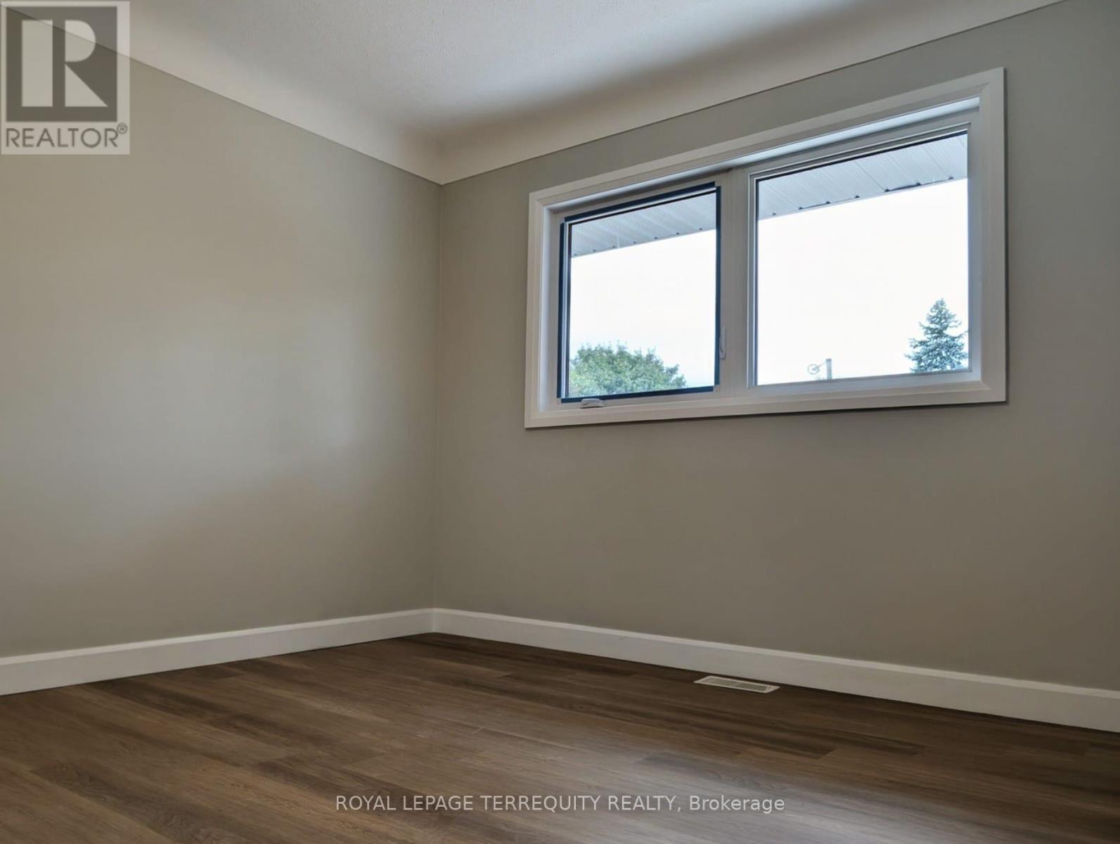 5 Bertram Drive, Hamilton, Ontario  L9H 4T1 - Photo 10 - X12460390