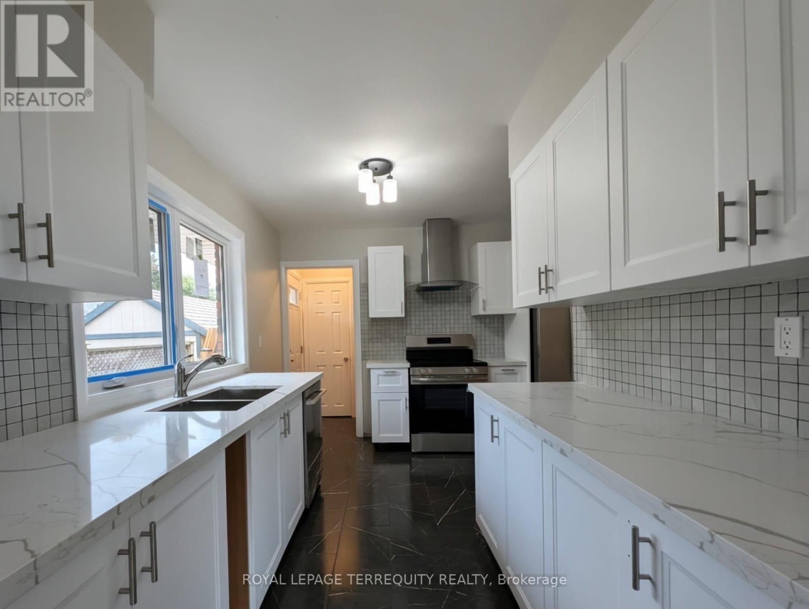 5 Bertram Drive, Hamilton, Ontario  L9H 4T1 - Photo 4 - X12460390