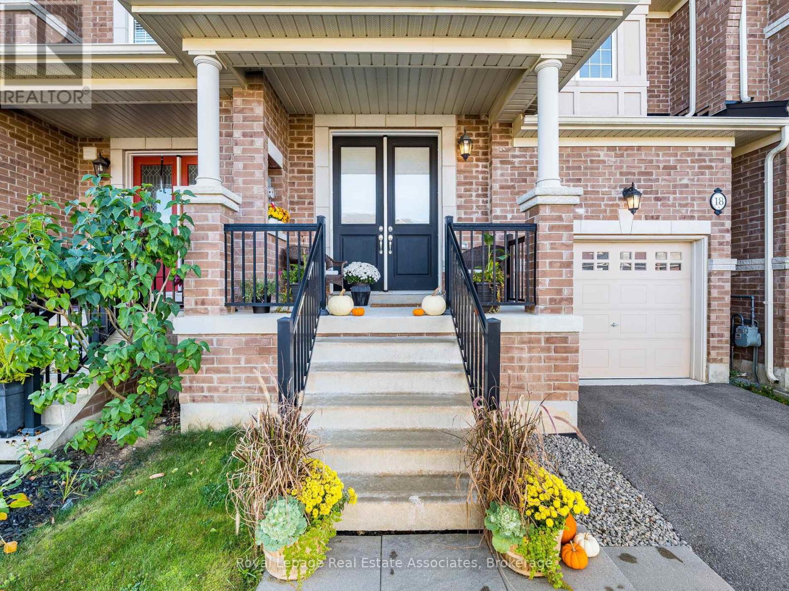 18 Heming Trail, Hamilton, Ontario  L9K 0J8 - Photo 2 - X12460780