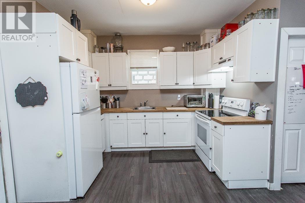 60 Cathcart St, Sault Ste. Marie, Ontario  P6A 1E1 - Photo 3 - SM252368