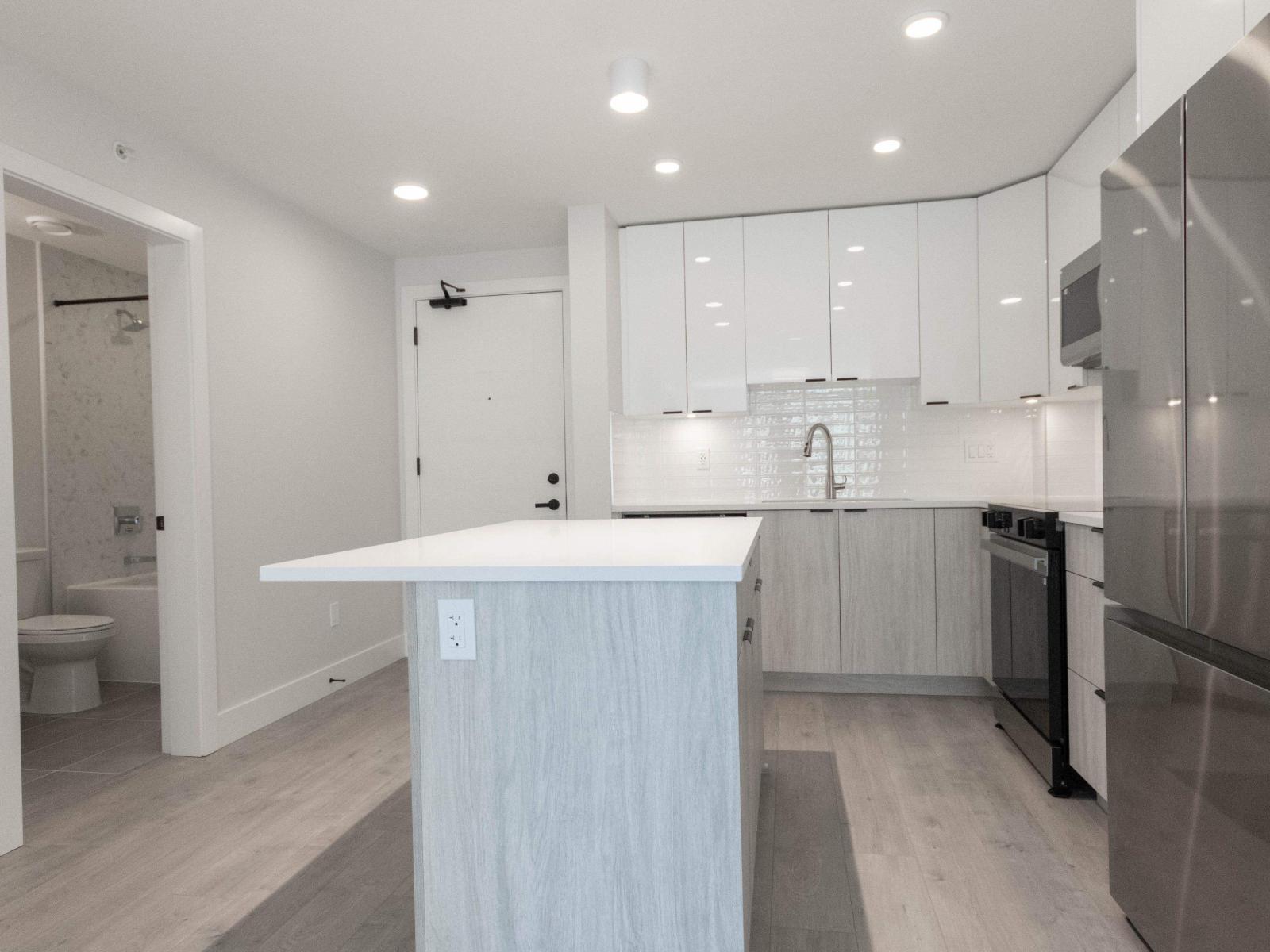 212 13458 95 Avenue, Surrey, British Columbia  V3V 0H1 - Photo 5 - R3057120