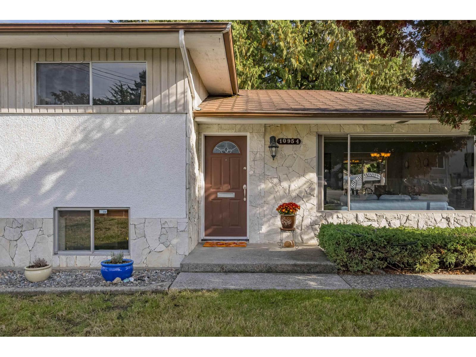 10954 145a Street, Surrey, British Columbia  V3R 3S4 - Photo 3 - R3057587