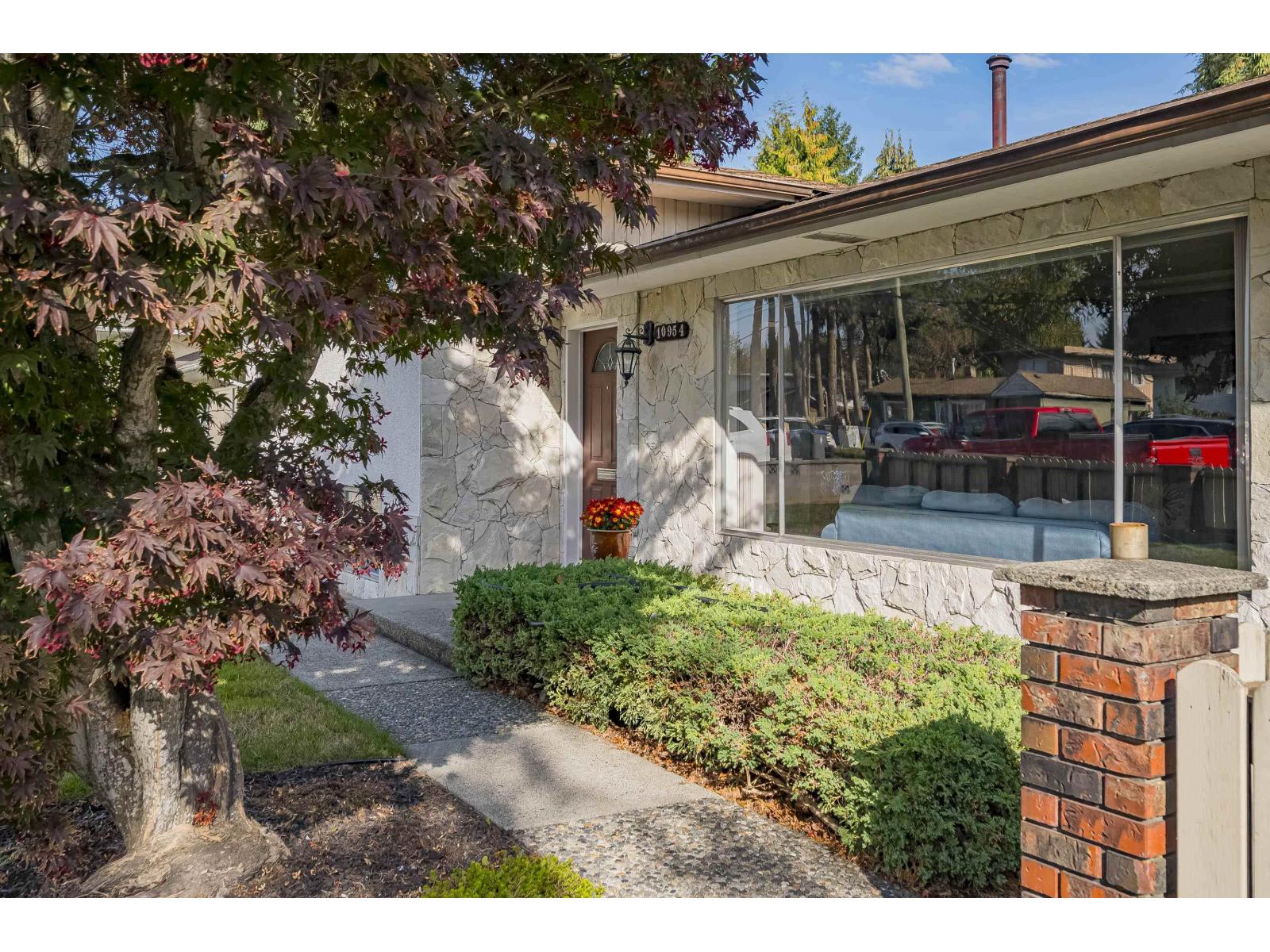 10954 145a Street, Surrey, British Columbia  V3R 3S4 - Photo 2 - R3057587
