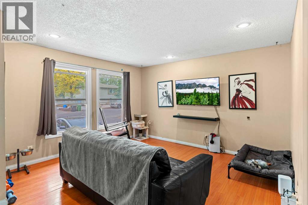 412 Whitehill Place Ne, Calgary, Alberta  T1Y 3G7 - Photo 7 - A2262033