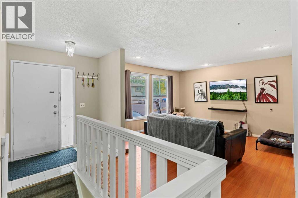 412 Whitehill Place Ne, Calgary, Alberta  T1Y 3G7 - Photo 3 - A2262033