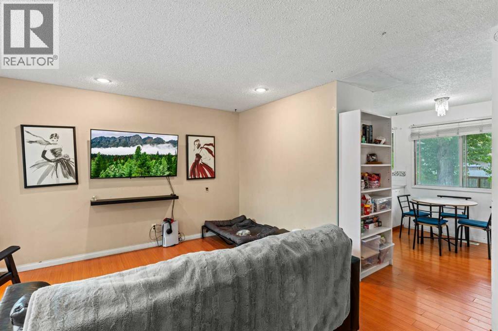 412 Whitehill Place Ne, Calgary, Alberta  T1Y 3G7 - Photo 5 - A2262033