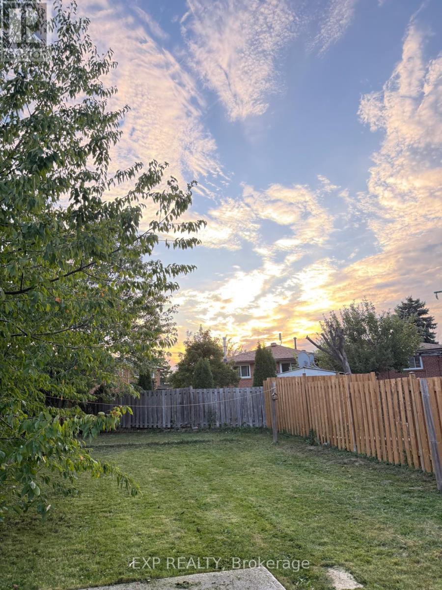7292 Redfox Road, Mississauga, Ontario  L4T 2L8 - Photo 26 - W12444415