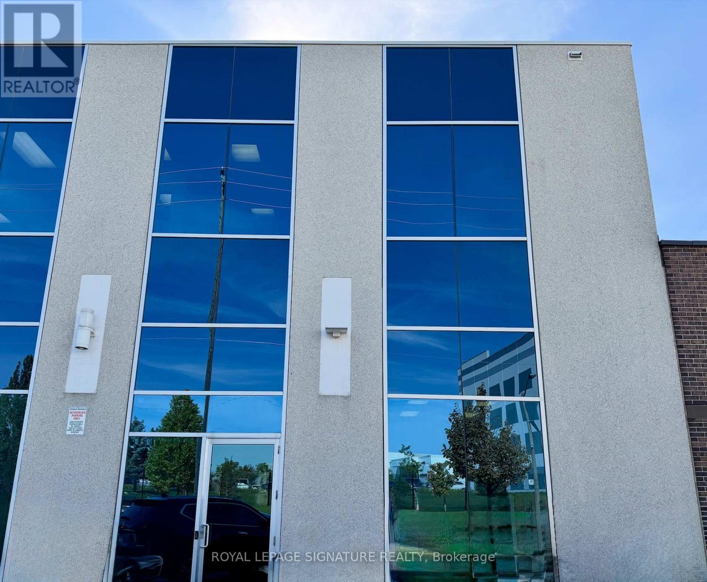 240 BARTOR ROAD, Toronto, Ontario