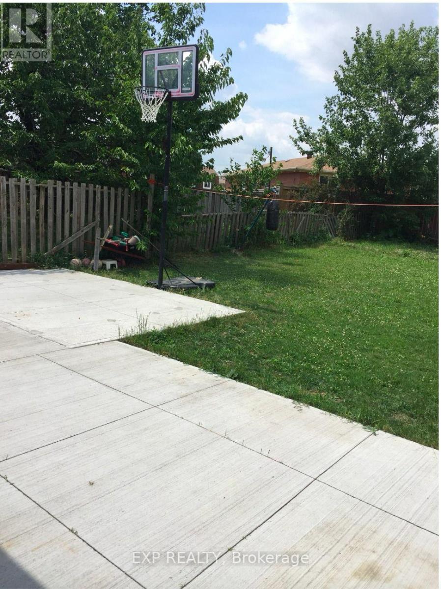 7292 Redfox Road, Mississauga, Ontario  L4T 2L8 - Photo 27 - W12444415